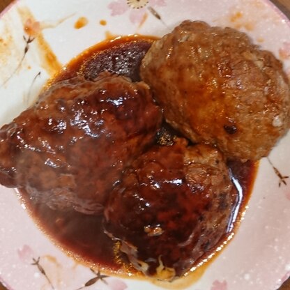 初めて本格的なハンバーグを作りました。とっても美味しくて、レストランの味でした(*^^*)